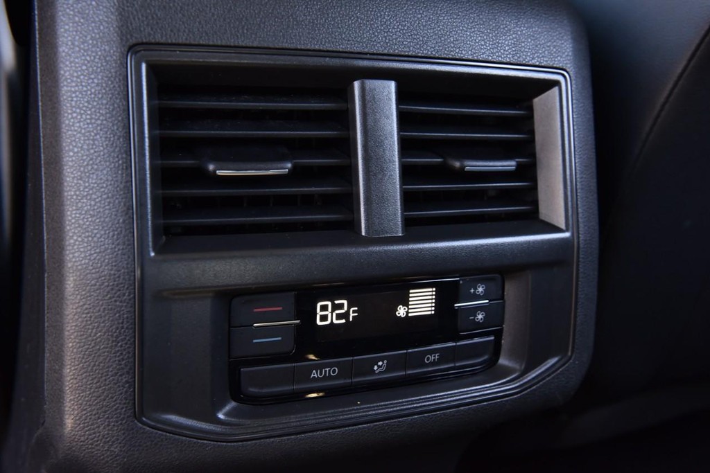 Volkswagen Atlas Vehicle Full-screen Gallery Image 23