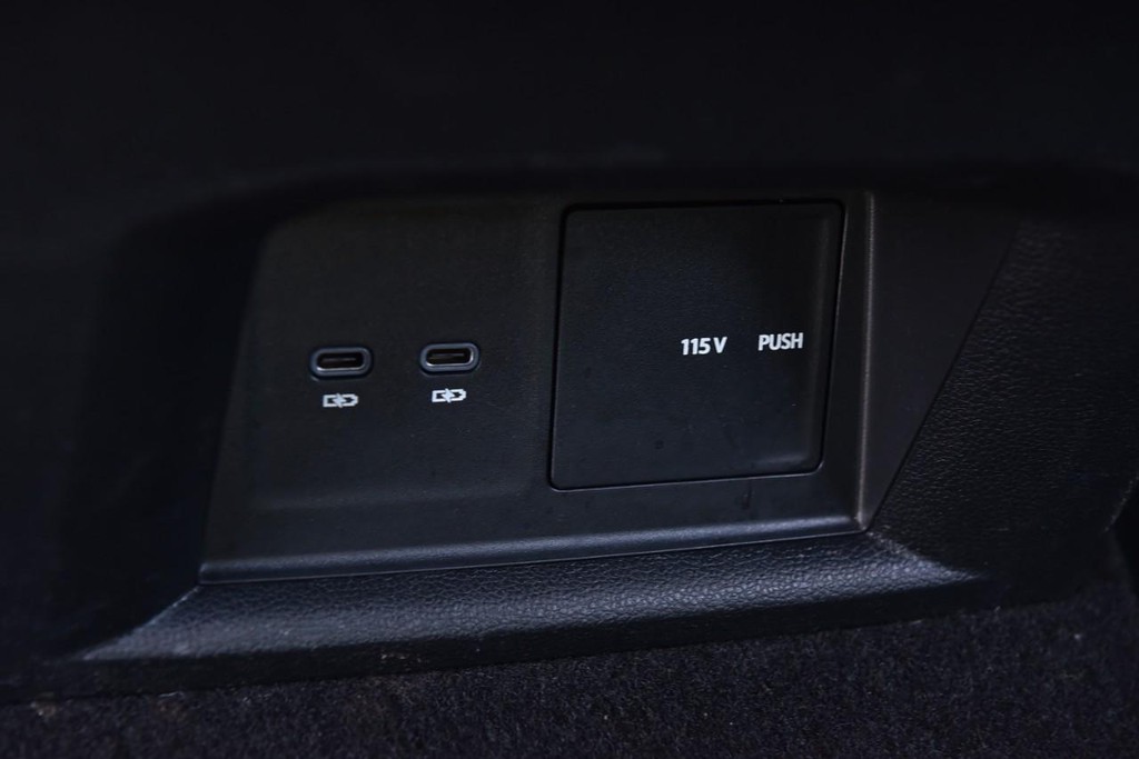 Volkswagen Atlas Vehicle Full-screen Gallery Image 24