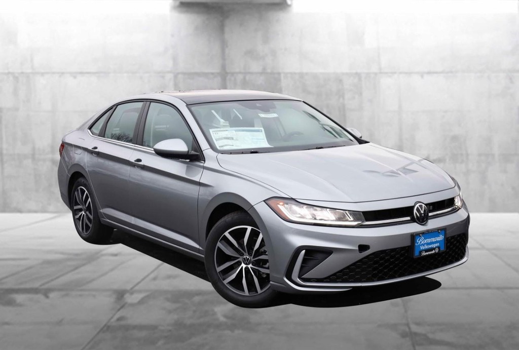 Volkswagen Jetta Vehicle Full-screen Gallery Image 2