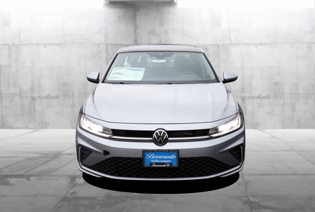 Volkswagen Jetta Vehicle Full-screen Gallery Image 4