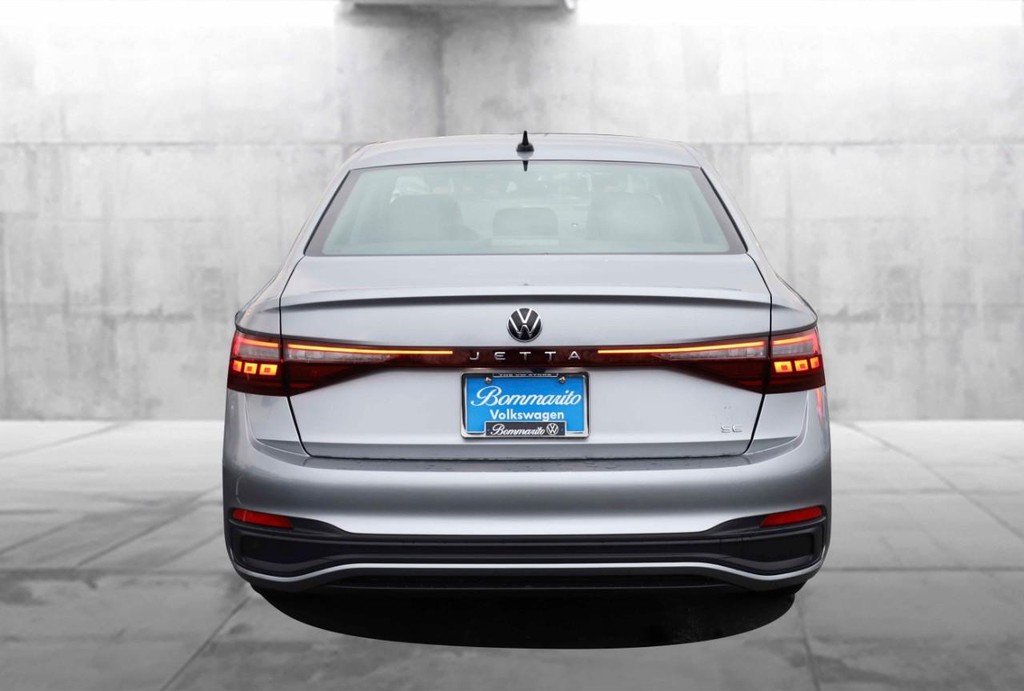 Volkswagen Jetta Vehicle Full-screen Gallery Image 6