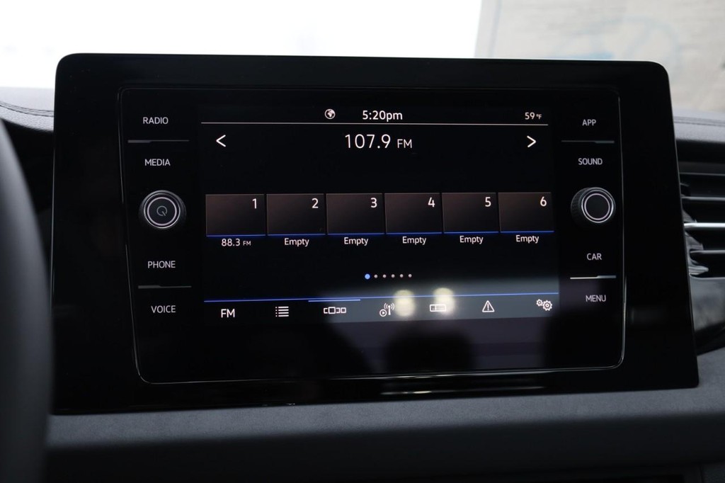 Volkswagen Jetta Vehicle Full-screen Gallery Image 12