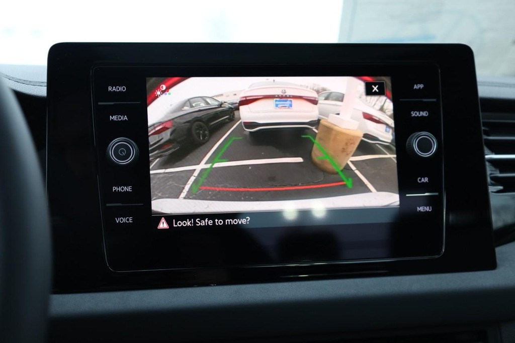 Volkswagen Jetta Vehicle Full-screen Gallery Image 13