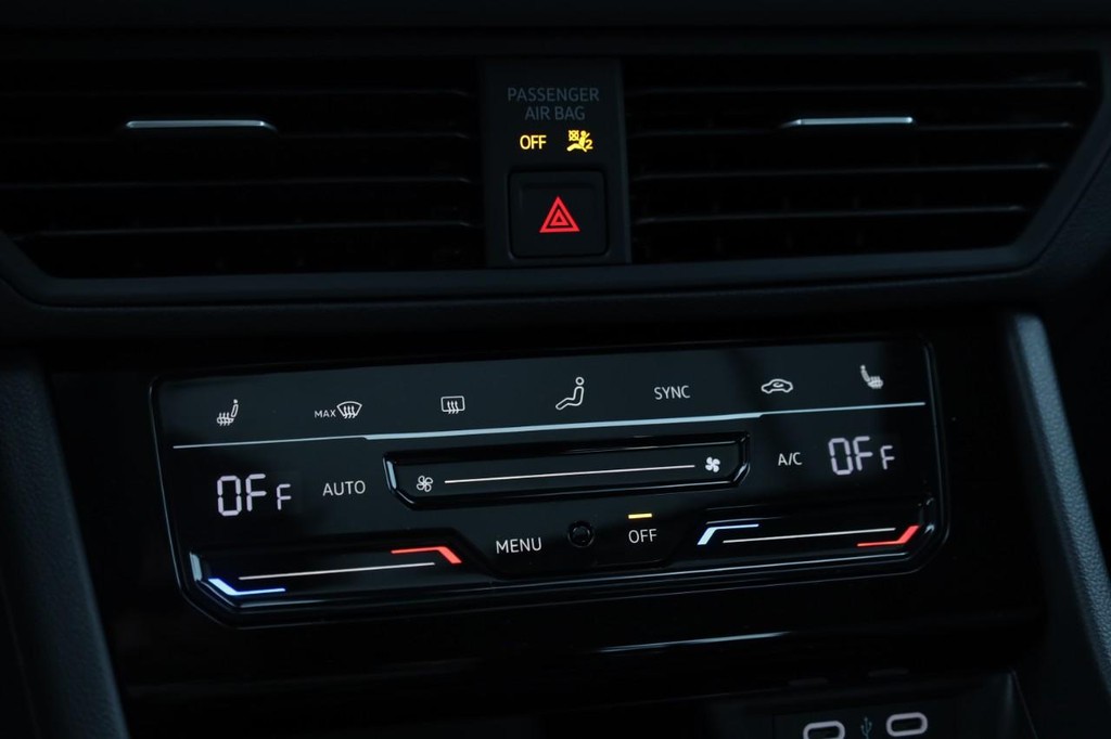 Volkswagen Jetta Vehicle Full-screen Gallery Image 14