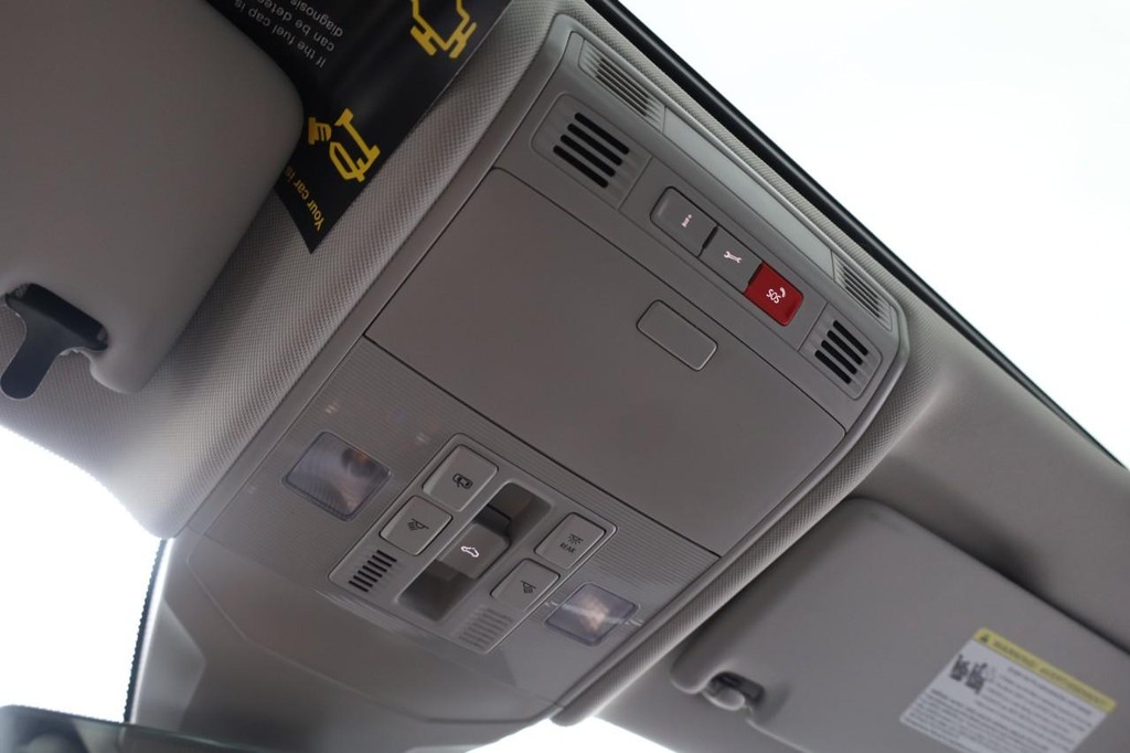 Volkswagen Jetta Vehicle Full-screen Gallery Image 19