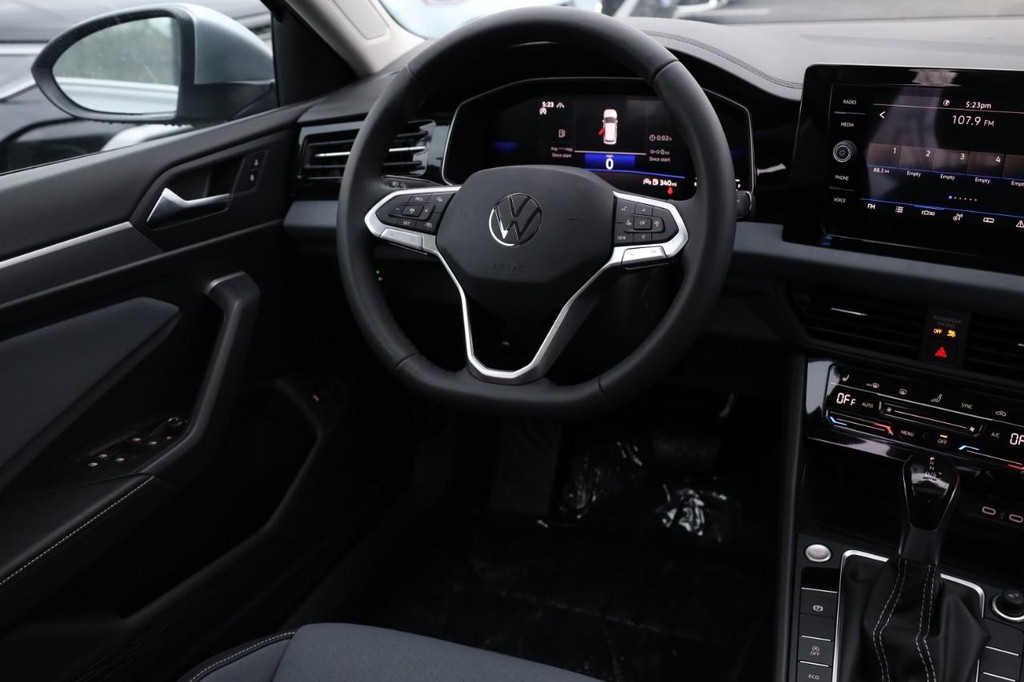 Volkswagen Jetta Vehicle Full-screen Gallery Image 23