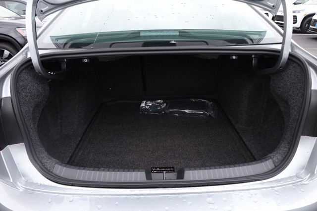 Volkswagen Jetta Vehicle Image 07