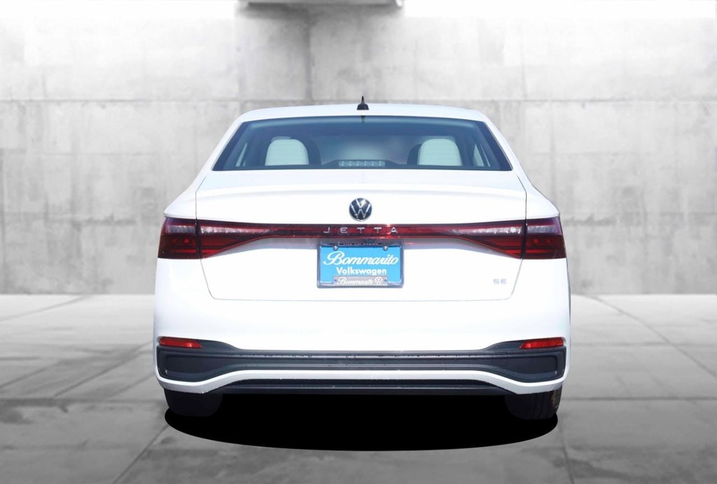 Volkswagen Jetta Vehicle Full-screen Gallery Image 6