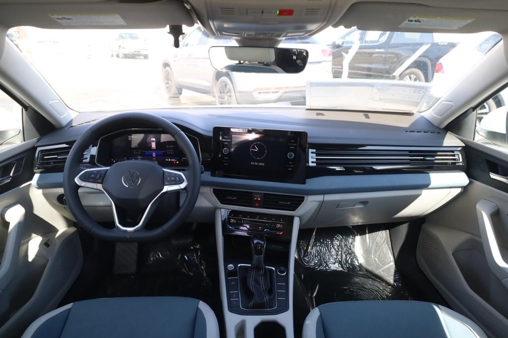 Volkswagen Jetta Vehicle Full-screen Gallery Image 7