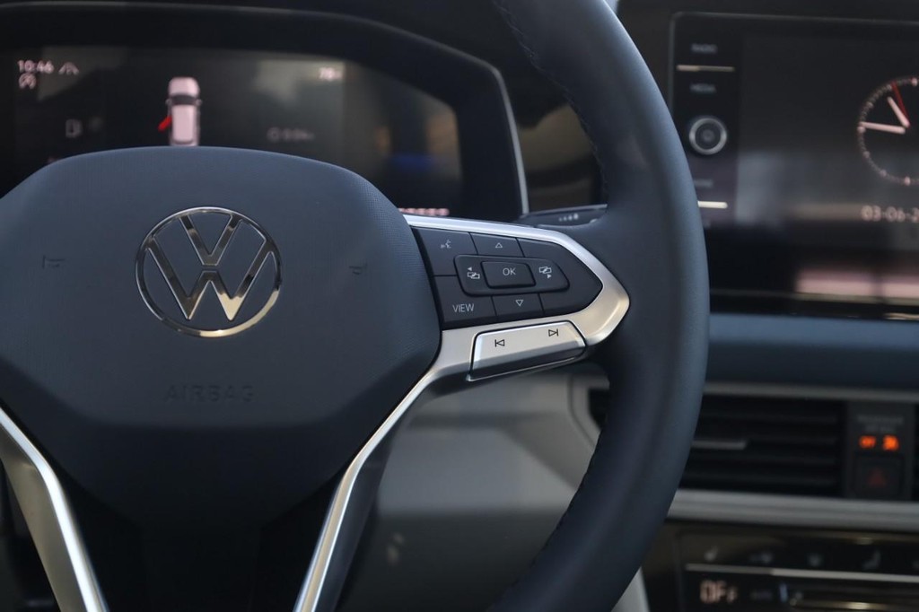 Volkswagen Jetta Vehicle Full-screen Gallery Image 9