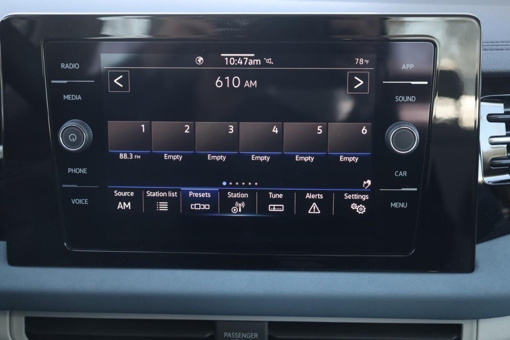 Volkswagen Jetta Vehicle Full-screen Gallery Image 15