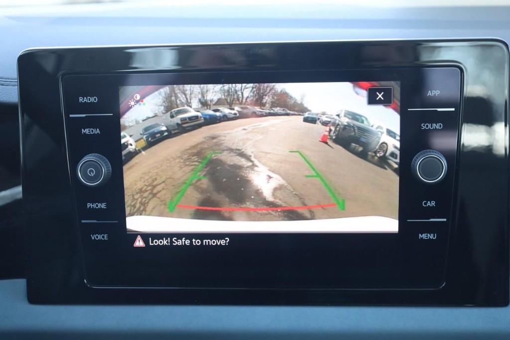 Volkswagen Jetta Vehicle Full-screen Gallery Image 16