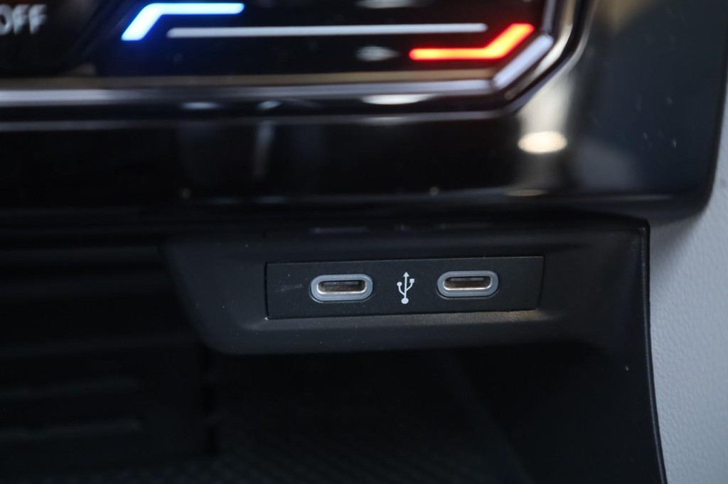 Volkswagen Jetta Vehicle Full-screen Gallery Image 18