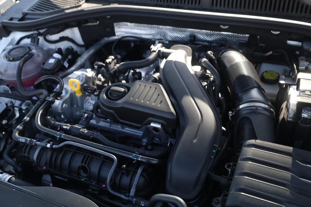 Volkswagen Jetta Vehicle Full-screen Gallery Image 25