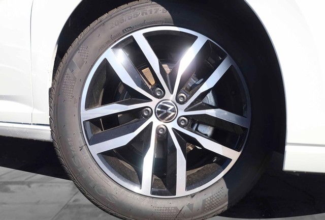 Volkswagen Jetta Vehicle Image 03