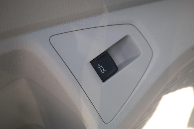 Volkswagen Jetta Vehicle Image 12