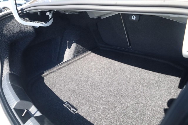 Volkswagen Jetta Vehicle Image 24