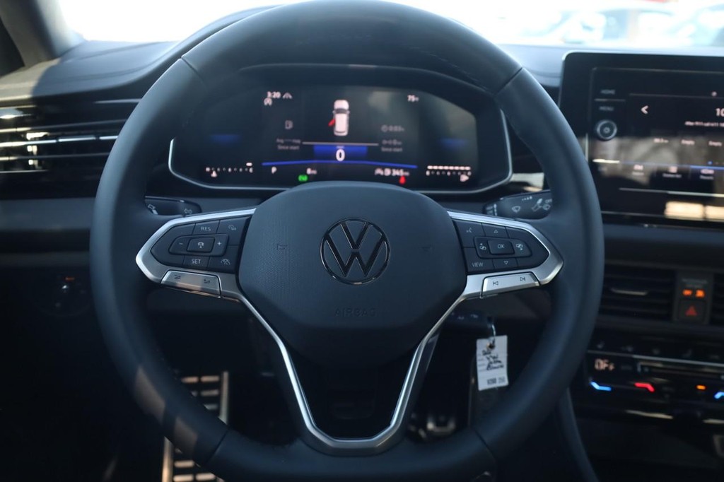 Volkswagen Jetta Vehicle Full-screen Gallery Image 8