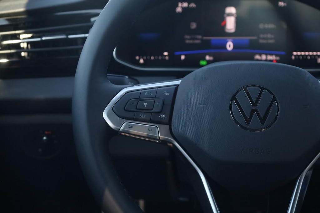 Volkswagen Jetta Vehicle Full-screen Gallery Image 10