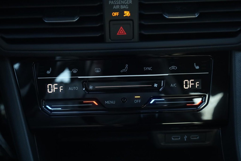 Volkswagen Jetta Vehicle Full-screen Gallery Image 17