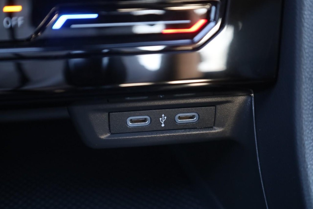 Volkswagen Jetta Vehicle Full-screen Gallery Image 18