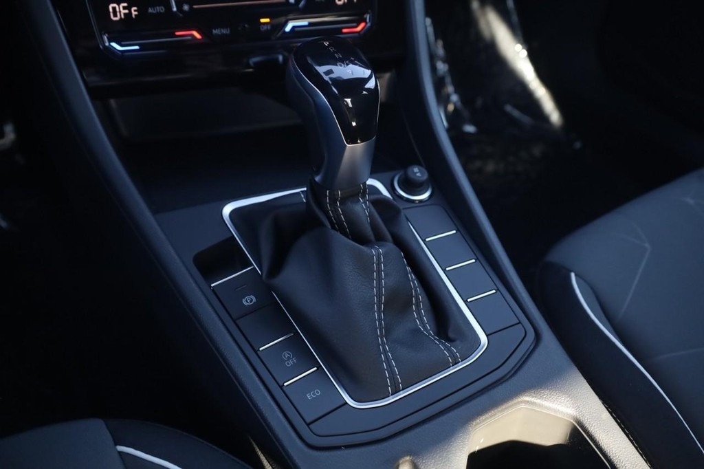 Volkswagen Jetta Vehicle Full-screen Gallery Image 19