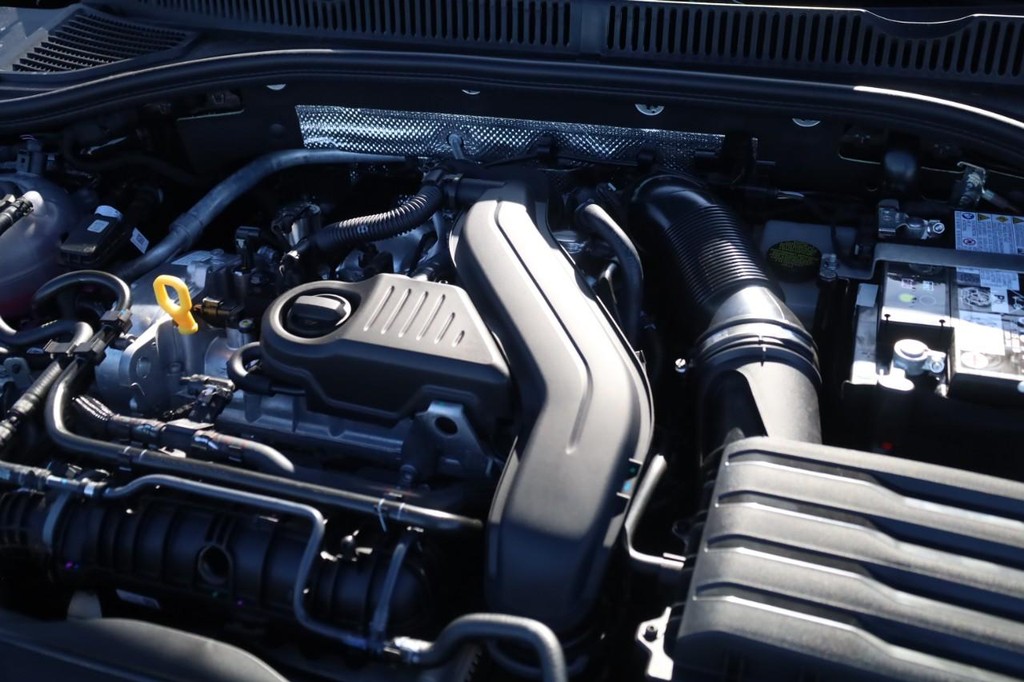 Volkswagen Jetta Vehicle Full-screen Gallery Image 24