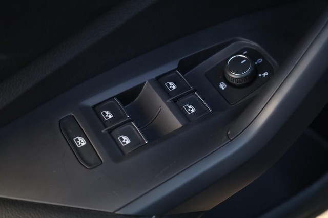 Volkswagen Jetta Vehicle Image 11