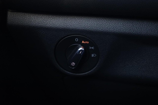 Volkswagen Jetta Vehicle Image 13