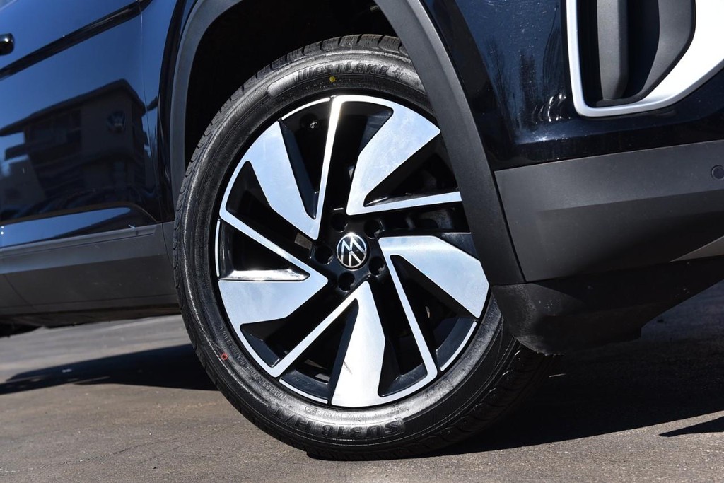 Volkswagen Atlas Vehicle Full-screen Gallery Image 3