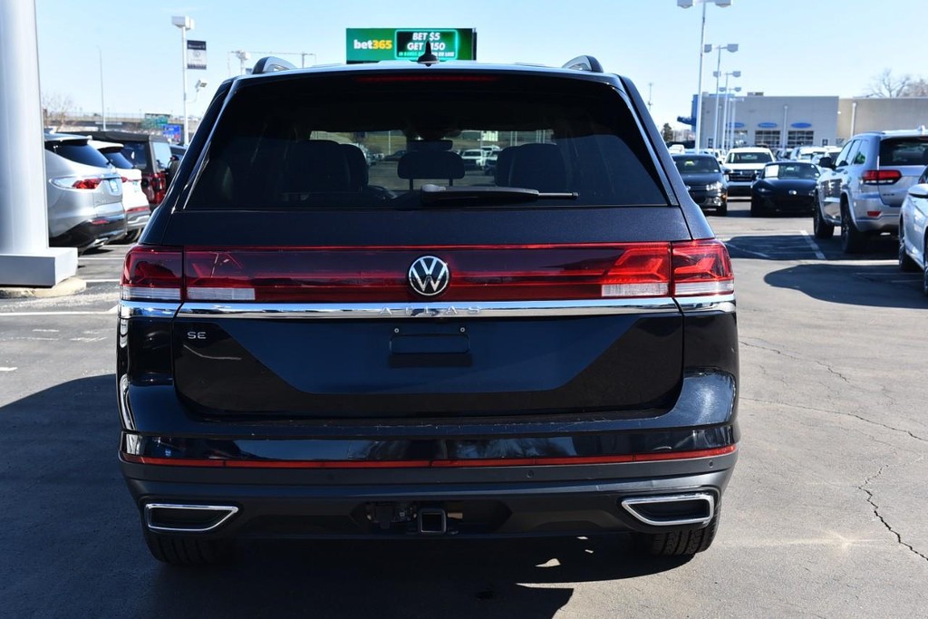 Volkswagen Atlas Vehicle Full-screen Gallery Image 6
