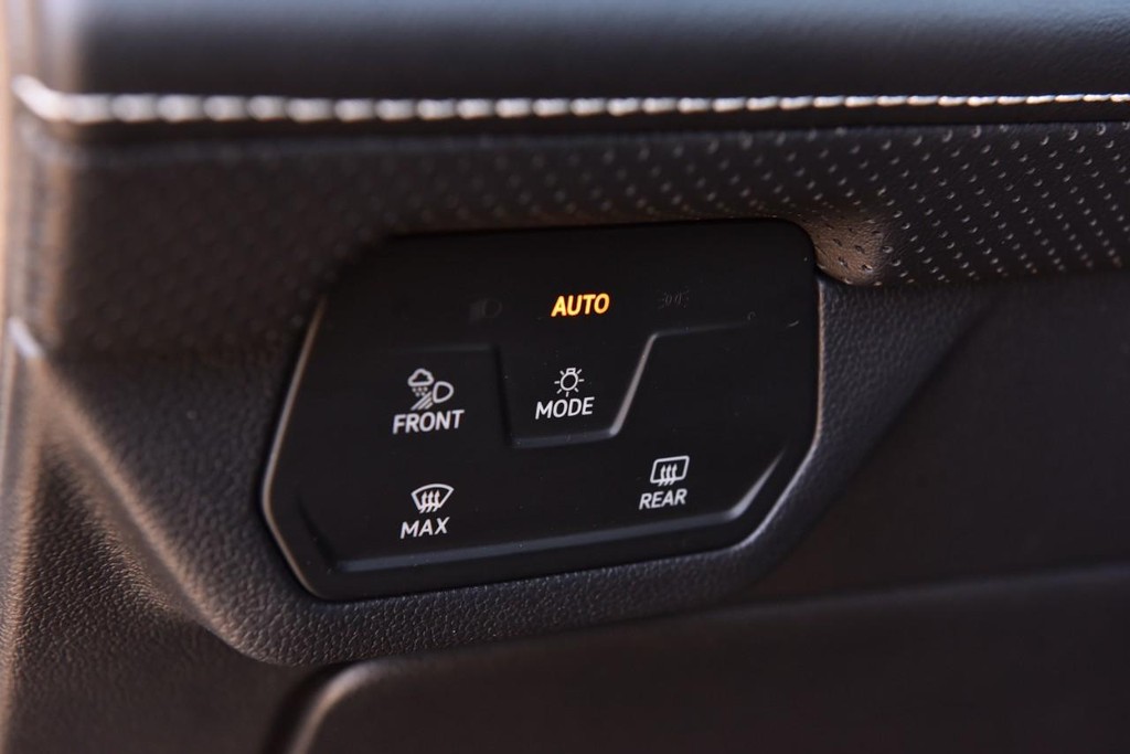 Volkswagen Atlas Vehicle Full-screen Gallery Image 11