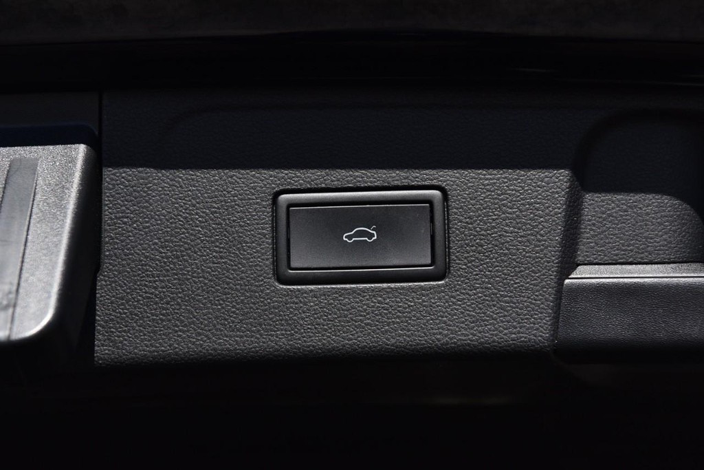 Volkswagen Atlas Vehicle Full-screen Gallery Image 26