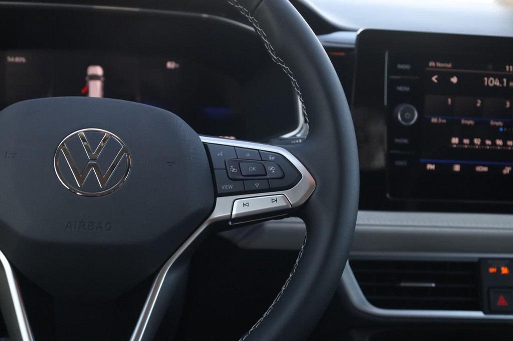 Volkswagen Taos Vehicle Full-screen Gallery Image 9