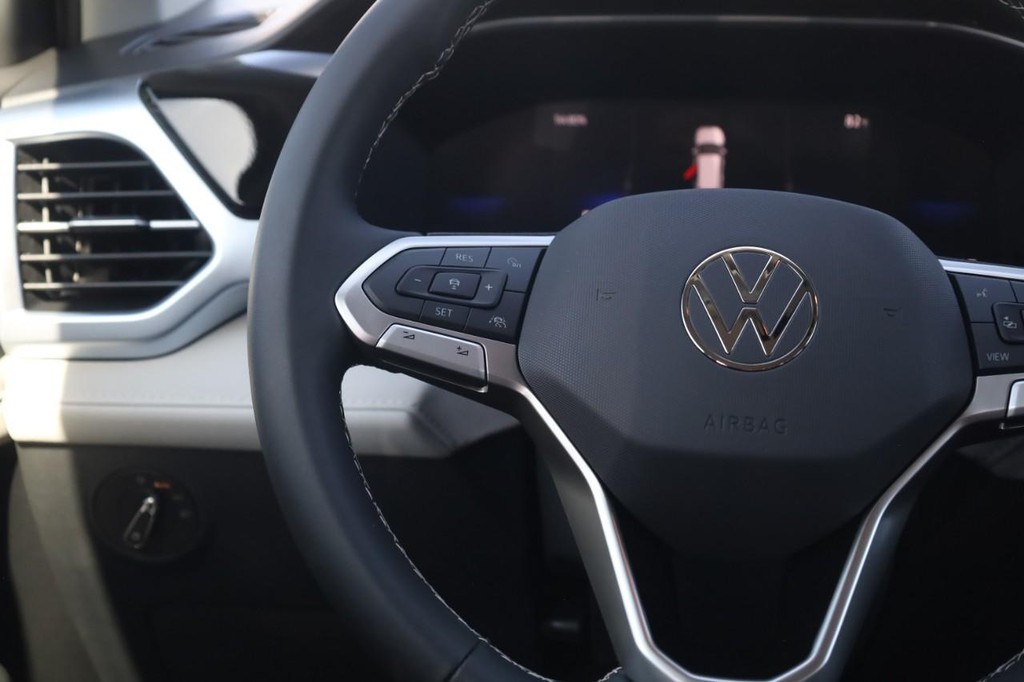 Volkswagen Taos Vehicle Full-screen Gallery Image 10