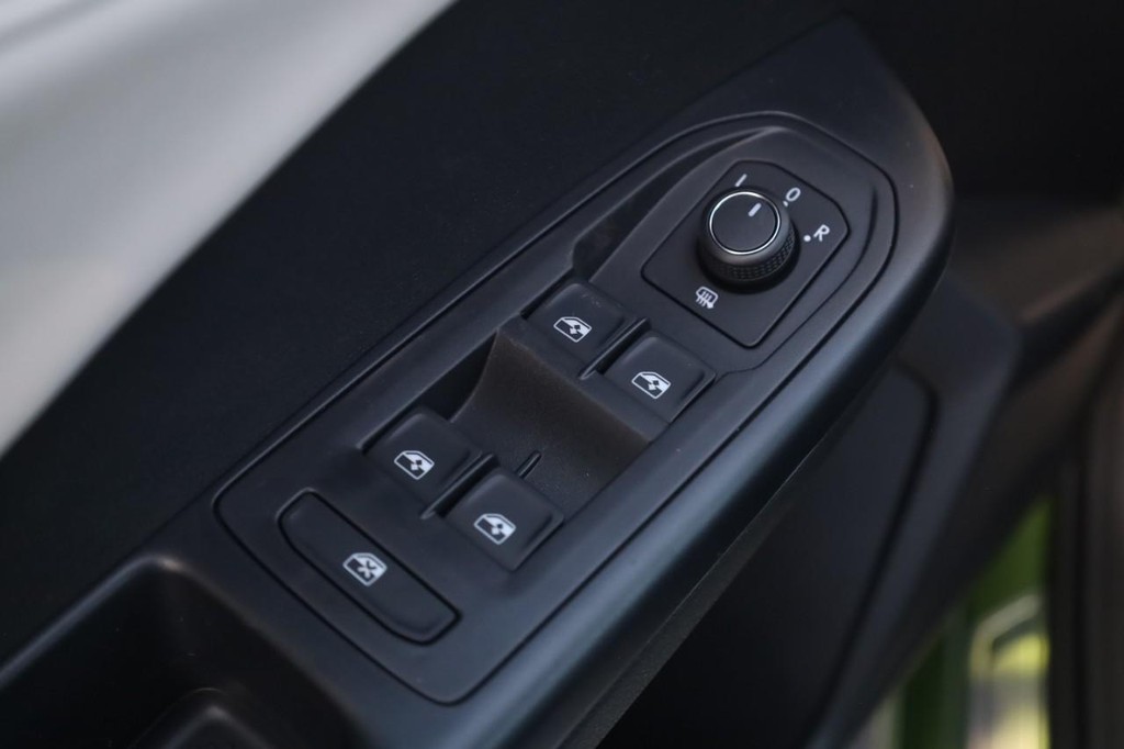 Volkswagen Taos Vehicle Full-screen Gallery Image 11