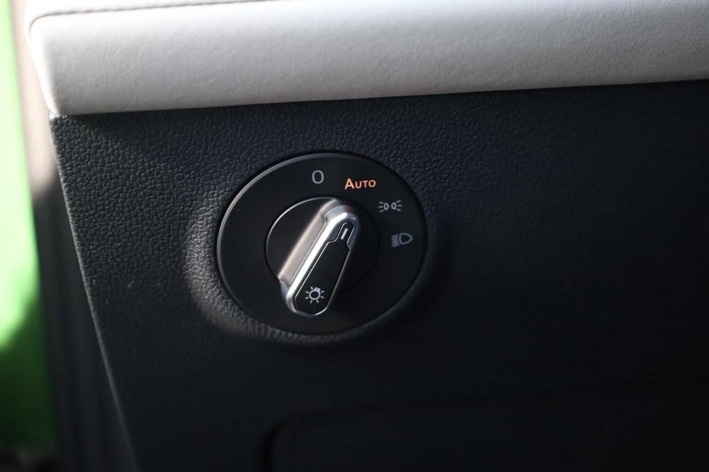 Volkswagen Taos Vehicle Full-screen Gallery Image 12