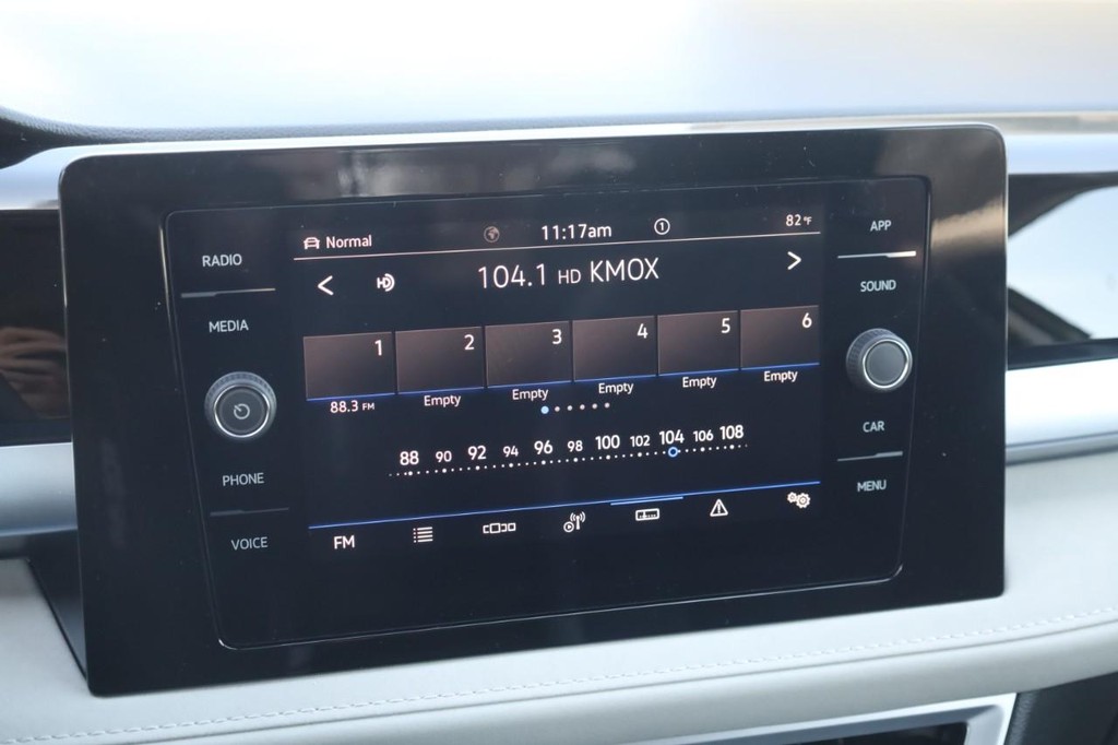 Volkswagen Taos Vehicle Full-screen Gallery Image 14