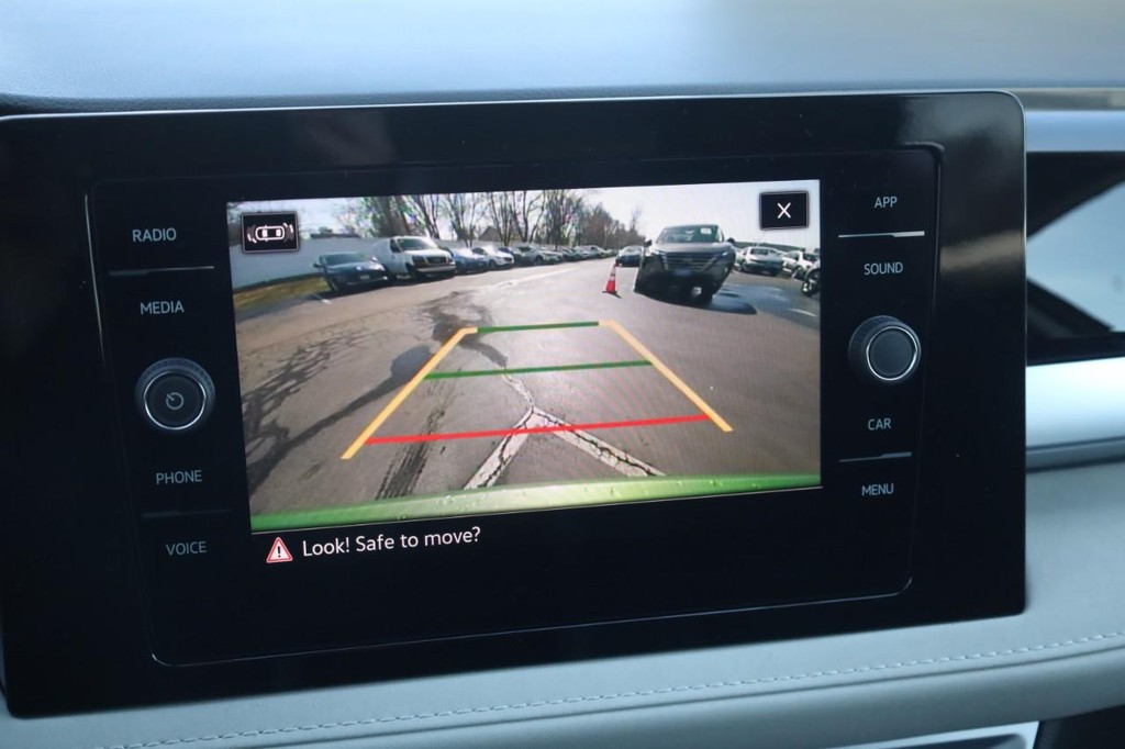 Volkswagen Taos Vehicle Full-screen Gallery Image 15