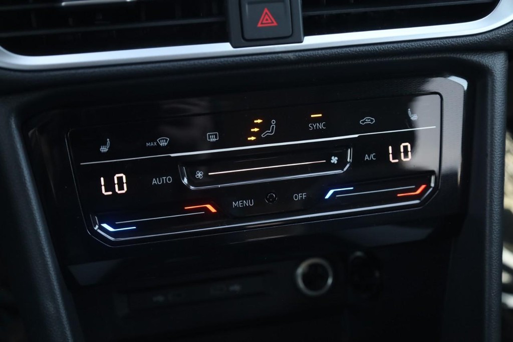 Volkswagen Taos Vehicle Full-screen Gallery Image 16