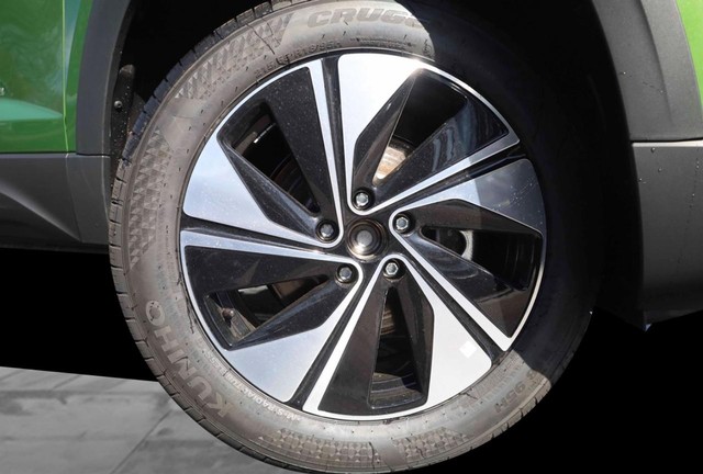 Volkswagen Taos Vehicle Image 03