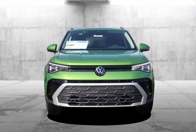 Volkswagen Taos Vehicle Image 04