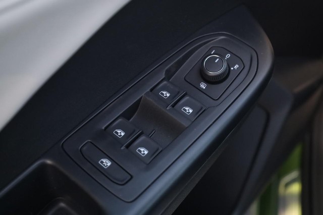 Volkswagen Taos Vehicle Image 11