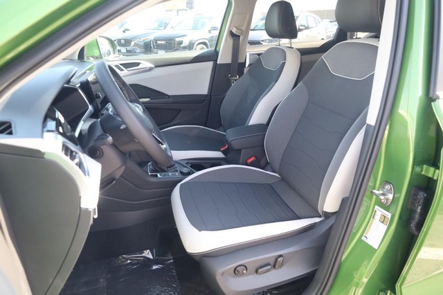 Volkswagen Taos Vehicle Image 19