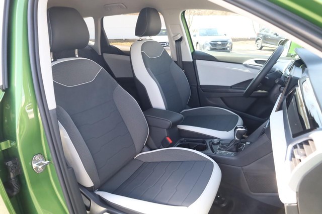 Volkswagen Taos Vehicle Image 20