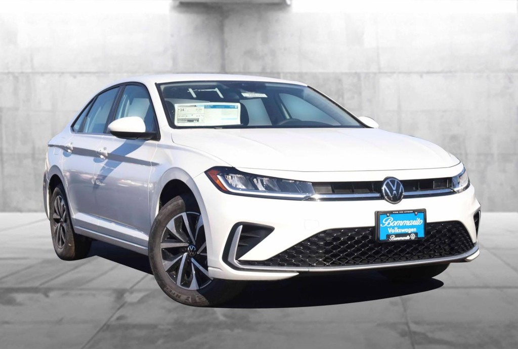 Volkswagen Jetta Vehicle Full-screen Gallery Image 2