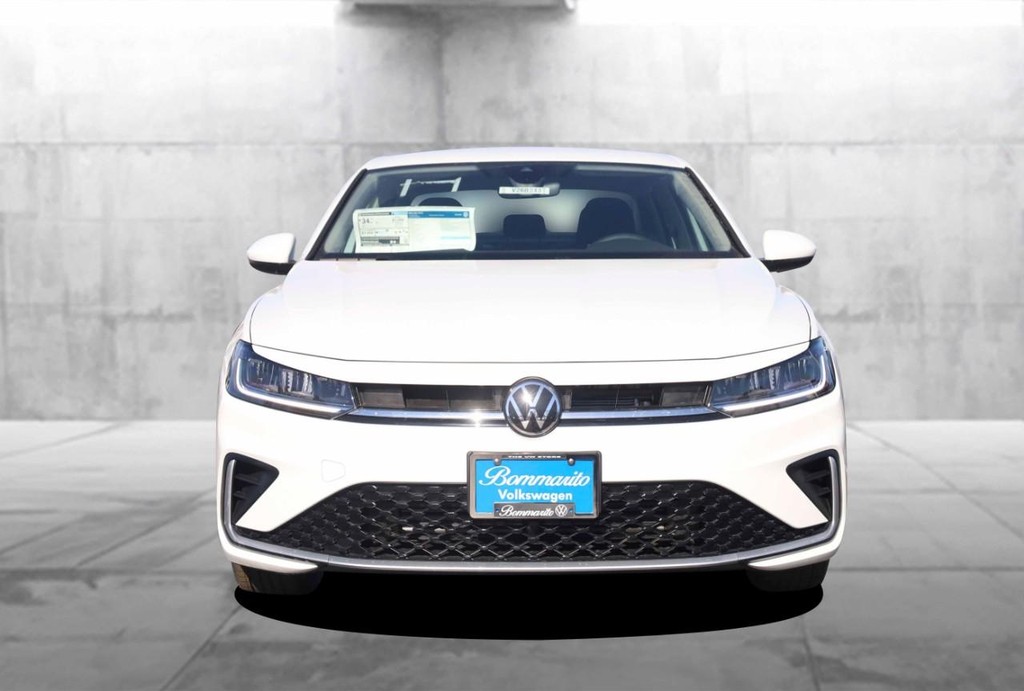 Volkswagen Jetta Vehicle Full-screen Gallery Image 4