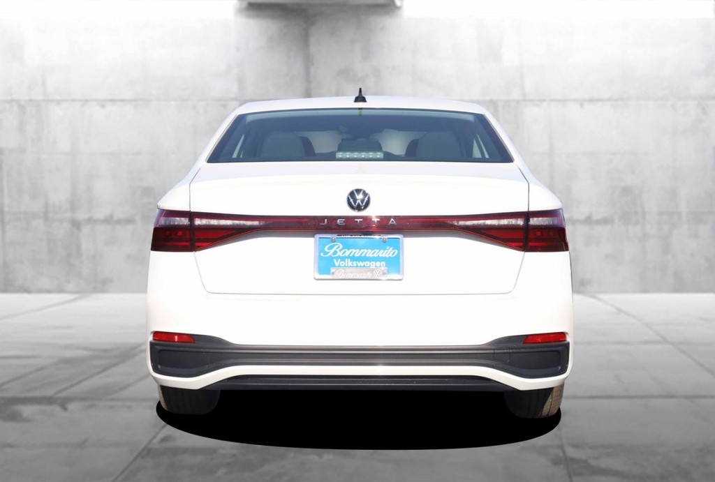 Volkswagen Jetta Vehicle Full-screen Gallery Image 6