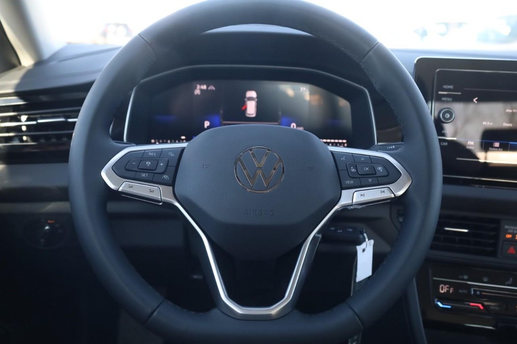 Volkswagen Jetta Vehicle Full-screen Gallery Image 8