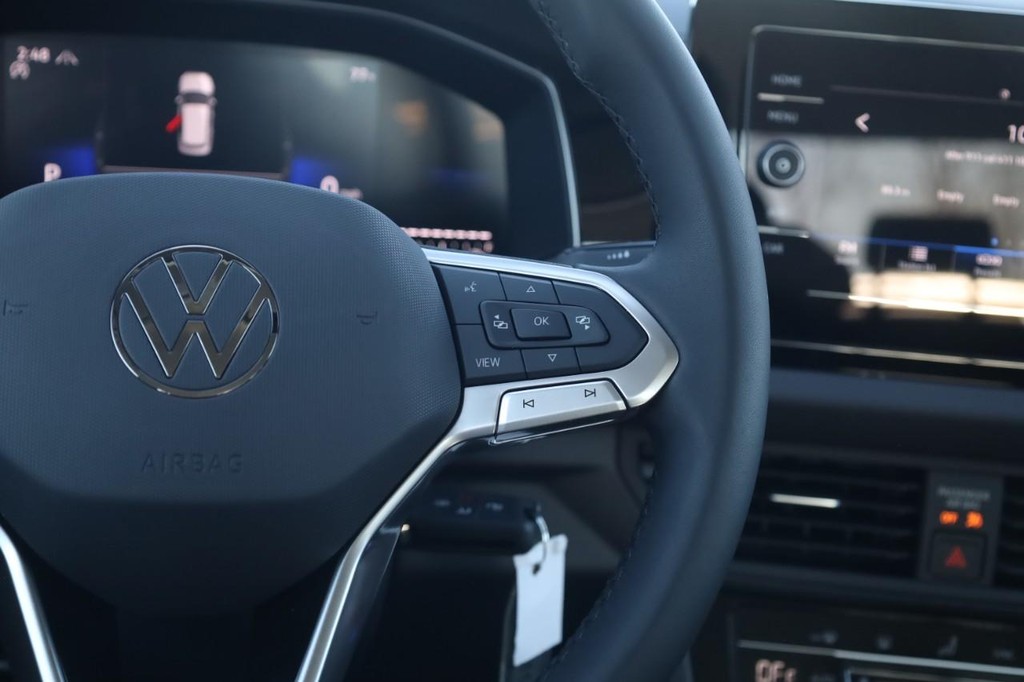 Volkswagen Jetta Vehicle Full-screen Gallery Image 9